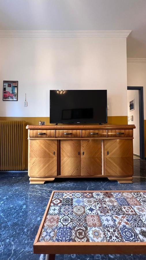Apartment Athenian Vintage Style 2 Bdr Athens